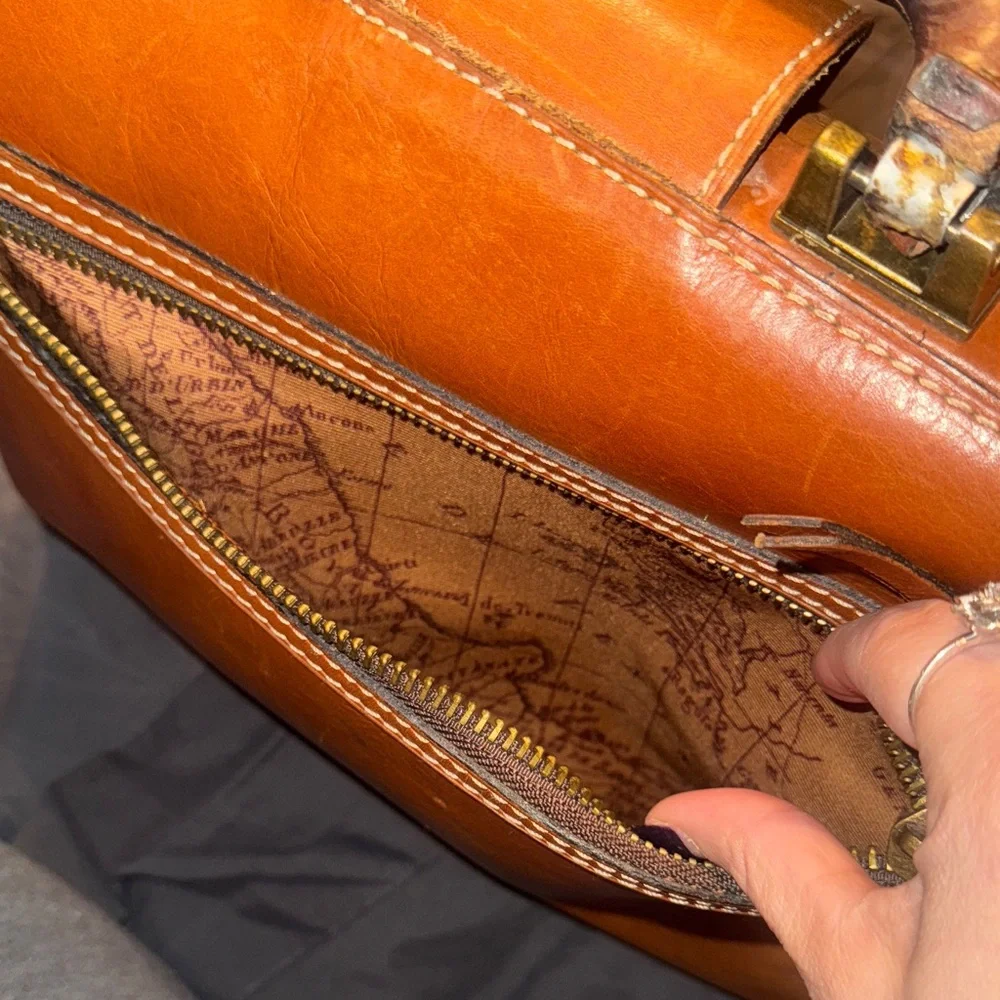 Elegant Tan Leather Briefcase